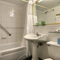Отель Maritime Plaza Hotel Канада, Монреаль - отзывы, цены и фото номеров - забронировать отель Maritime Plaza Hotel онлайн ванная