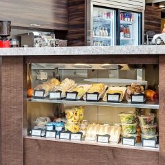 Отель Best Western Plus Port O'Call Hotel Канада, Калгари - отзывы, цены и фото номеров - забронировать отель Best Western Plus Port O'Call Hotel онлайн питание фото 3