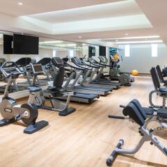 Отель Four Points by Sheraton Sharjah фитнесс-зал