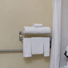 Отель Holiday Inn Express & Suites Somerset Central ванная фото 2