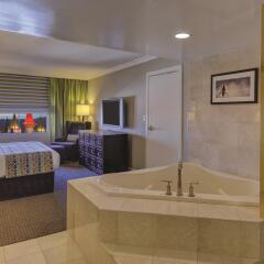 Отель Excalibur 3* Люкс повышенной комфортности с различными типами кроватей фото 9
