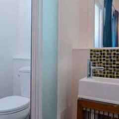 Neighbor Phuthon Boutique Hostel Бангкок ванная фото 2