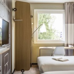 Отель ibis Geneve Aeroport Швейцария, Куантрен - отзывы, цены и фото номеров - забронировать отель ibis Geneve Aeroport онлайн удобства в номере фото 2