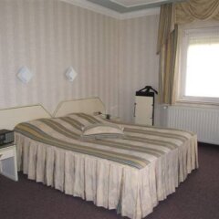 Hotel Le Val D'ourthe Льеж сейф в номере