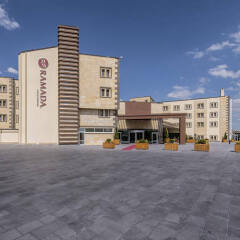 Ramada by Wyndham Cappadocia Турция, Ортахисар - отзывы, цены и фото номеров - забронировать отель Ramada by Wyndham Cappadocia онлайн парковка