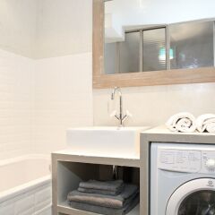 Апартаменты Private Apartment - Palais Royal ванная