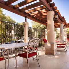 Отель Best Western Plus Greenwell Inn бассейн фото 2