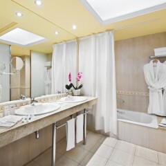 Elba Vecindario Aeropuerto Business & Convention Hotel ванная