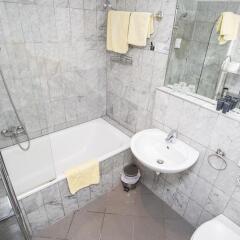 Отель Appartements Carlton Opera Австрия, Вена - 1 отзыв об отеле, цены и фото номеров - забронировать отель Appartements Carlton Opera онлайн ванная фото 2