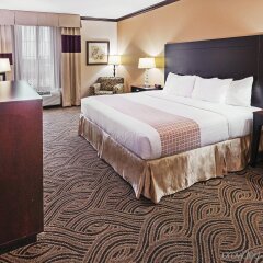 Отель La Quinta Inn & Suites by Wyndham Burleson США, Джошуа - отзывы, цены и фото номеров - забронировать отель La Quinta Inn & Suites by Wyndham Burleson онлайн комната для гостей фото 3