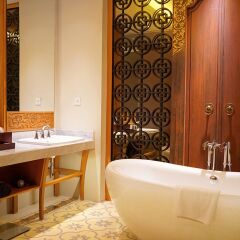 Отель THE HAVEN SUITES Bali Berawa ванная