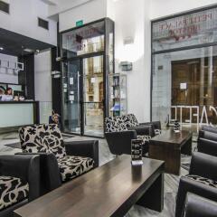 Отель Petit Palace Plaza de la Reina гостиничный бар