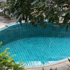 Baan Lukkan Resort Hotel Патонг бассейн