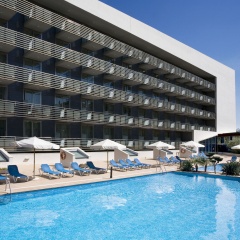 Отель Tryp Port Cambrils бассейн