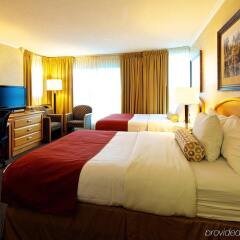 Отель GEC Granville Suites Downtown комната для гостей