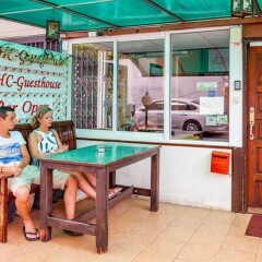 Отель Mhc Guest House Бангкок с домашними животными