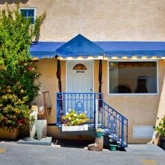 Отель The Alpine Inn & Suites парковка