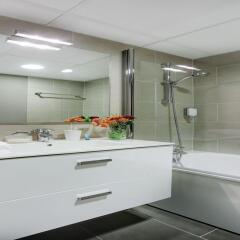 Отель Citadines Croisette Cannes Франция, Канны - 8 отзывов об отеле, цены и фото номеров - забронировать отель Citadines Croisette Cannes онлайн ванная