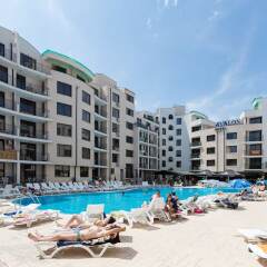 Апартаменты Two Bedroom Apartment with Kitchen бассейн