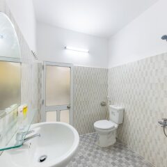 Отель OYO 223 May House Нячанг ванная