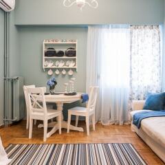 Апартаменты Charming Acropolis Metro Apartment комната для гостей фото 3