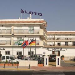 Отель Loto Conil Apartamentos Испания, Кониль-де-ла-Фронтера - отзывы, цены и фото номеров - забронировать отель Loto Conil Apartamentos онлайн вид на фасад