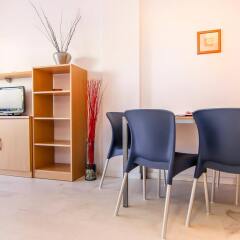 Отель Apartamentos S'Abanell Central Park Испания, Бланес - отзывы, цены и фото номеров - забронировать отель Apartamentos S'Abanell Central Park онлайн удобства в номере фото 2
