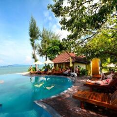 Отель Thiwson Beach Resort бассейн фото 3