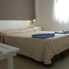 Отель Hilltop Gardens комната для гостей