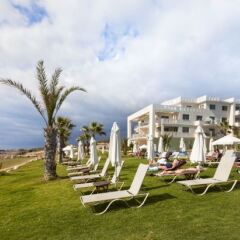 Отель Capital Coast Resort & Spa пляж фото 2