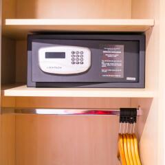 Hotel Alize Mouscron сейф в номере