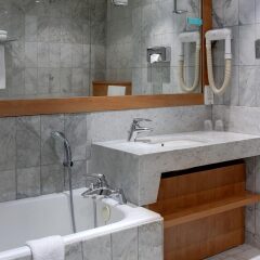 Отель Best Western Ronceray Opera Париж ванная