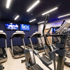 Отель Ramada and Suites by Wyndham Yerevan фитнесс-зал фото 3