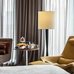 Отель Langham Xintiandi Шанхай в номере фото 2
