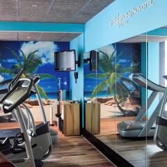 Отель Novotel Suites München Parkstadt Schwabing фитнесс-зал