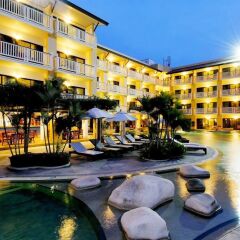 Отель Thara Patong Beach Resort & Spa Таиланд, Пхукет - 7 отзывов об отеле, цены и фото номеров - забронировать отель Thara Patong Beach Resort & Spa онлайн приотельная территория