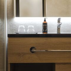 Отель Lapland Hotel Sky Ounasvaara Финляндия, Рованиеми - 2 отзыва об отеле, цены и фото номеров - забронировать отель Lapland Hotel Sky Ounasvaara онлайн ванная