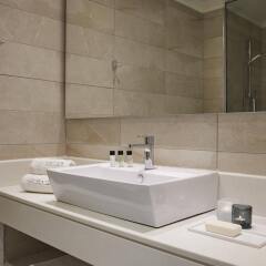 Отель Mayor La Grotta Verde Grand Resort - Adults Only Греция, Корфу - отзывы, цены и фото номеров - забронировать отель Mayor La Grotta Verde Grand Resort - Adults Only онлайн ванная