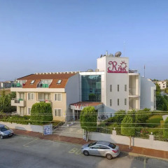 Risus Hotel Side парковка