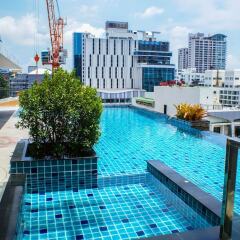 Апартаменты Sixty Six Pattaya Beach Road Apartment Паттайя балкон