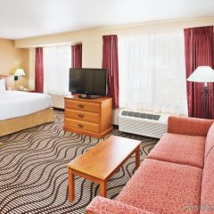 La Quinta Inn & Suites by Wyndham Las Vegas Red Rock in Las Vegas, United States of America from 226$, photos, reviews - zenhotels.com guestroom photo 5