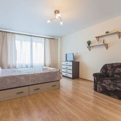 Отель FlatHome24 metro Komendanskiy prospect Санкт-Петербург комната для гостей фото 2