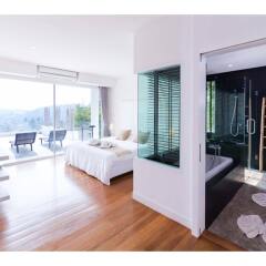 Отель Baan Saint Tropez Villas Kata Beach балкон