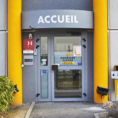 Отель Premiere Classe Montreuil банкомат