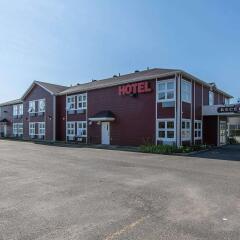 Отель Econo Lodge Montmorency Falls Канада, Буашатель - отзывы, цены и фото номеров - забронировать отель Econo Lodge Montmorency Falls онлайн парковка