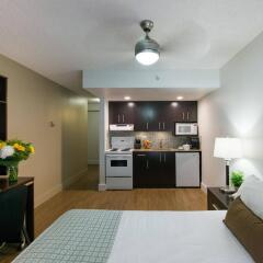 Отель West Coast Suites at UBC Канада, Аптаун - отзывы, цены и фото номеров - забронировать отель West Coast Suites at UBC онлайн комната для гостей фото 3