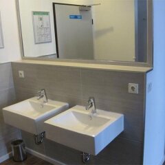Отель United Hostel Frankfurt City Center Германия, Франкфурт-на-Майне - 14 отзывов об отеле, цены и фото номеров - забронировать отель United Hostel Frankfurt City Center онлайн ванная