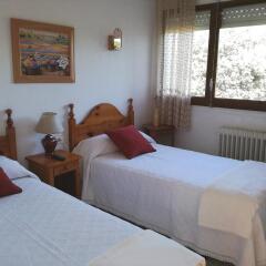 Отель Hostal Los Pinares Испания, Льорет-де-Мар - отзывы, цены и фото номеров - забронировать отель Hostal Los Pinares онлайн комната для гостей