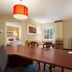 Отель Hawthorn Suites by Wyndham Chicago Schaumburg комната для гостей фото 2