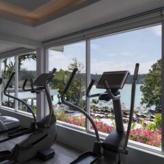 Отель The Nai Harn Phuket фитнесс-зал